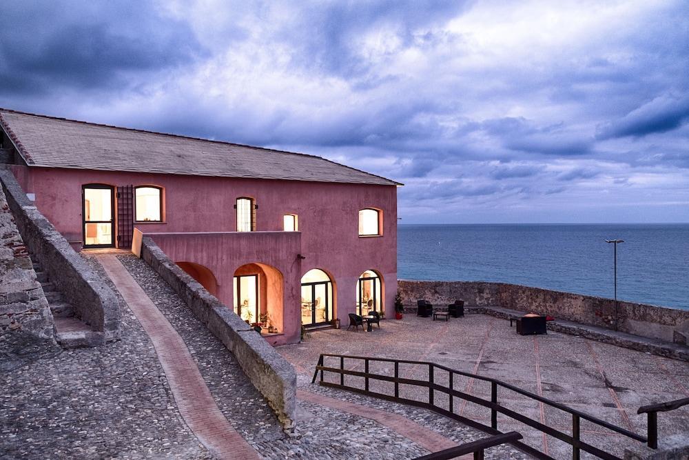 Locanda La Fortezza Finale Ligure Bagian luar foto
