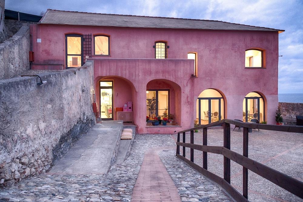 Locanda La Fortezza Finale Ligure Bagian luar foto